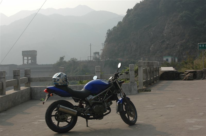 经典传承——试驾HONDA VTR250 (转帖)