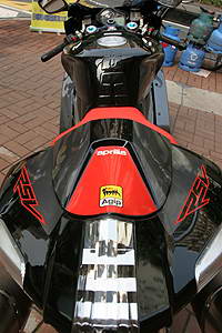 全球限量200台的：Aprilia RSV1000R