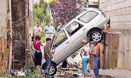 搞笑也离奇的车祸