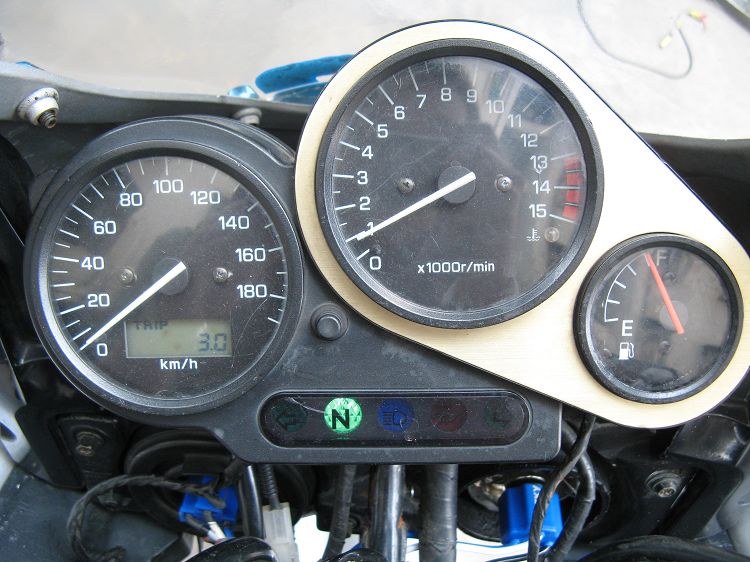 开平1.38W转让98年YAMAHA FZ400一台,大量实物图