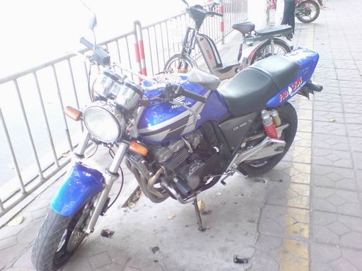 南海黄歧出售精神94CB400一台9000元