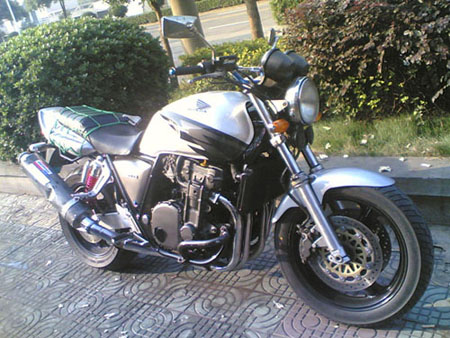 (图)浙江绍兴便宜出本田ＣＢ1000街跑车