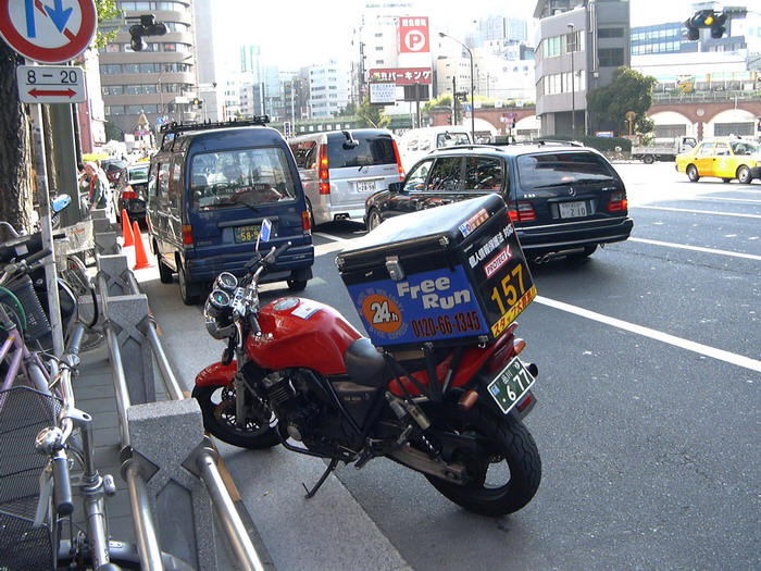 [讨论]CB400在日本是送货用的。