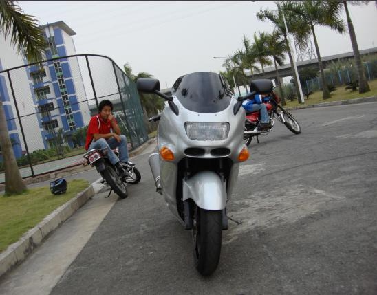 [原创]江门卖kawasaki ZZR1100一辆２３０００元