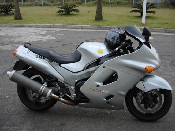 [原创]江门卖kawasaki ZZR1100一辆２３０００元