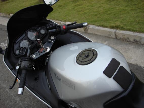 [原创]江门卖kawasaki ZZR1100一辆２３０００元