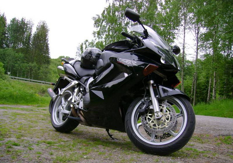 发几张VFR800的靓照。。。。