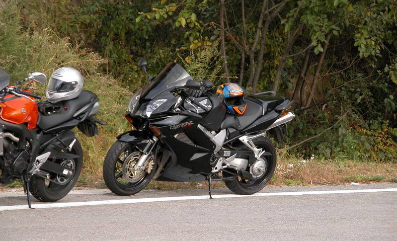 发几张VFR800的靓照。。。。
