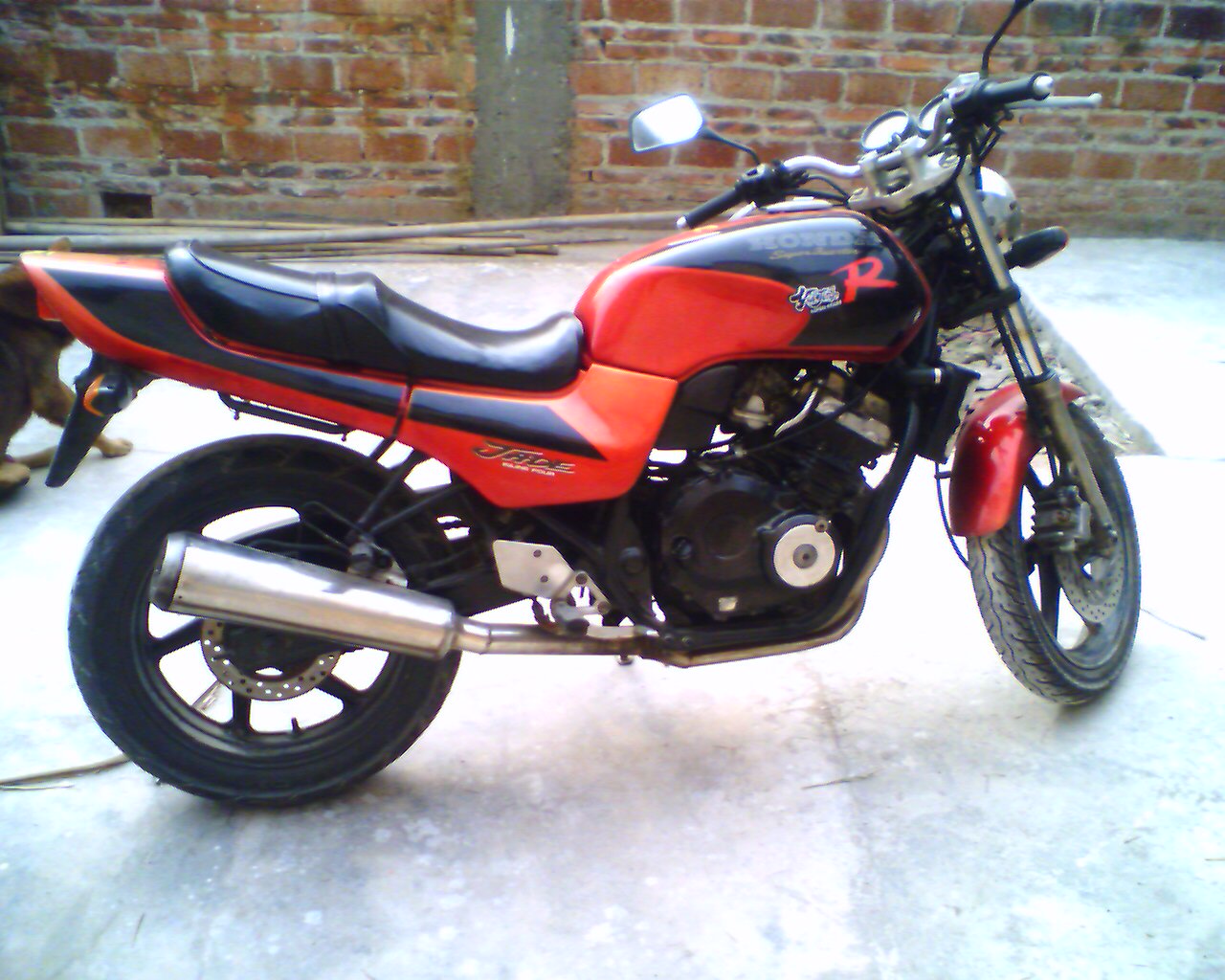 番禺5500卖蓝宝石CB250