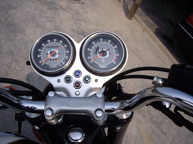 求购；凯旋bonneville.t100
