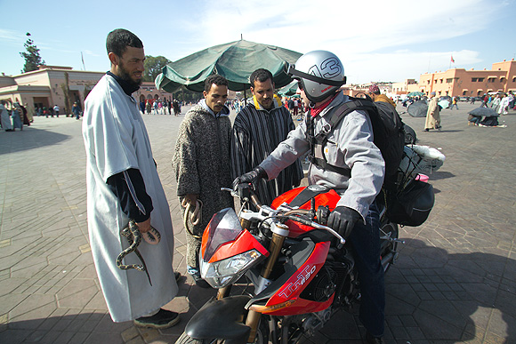 RBlEOkQ8.jpg