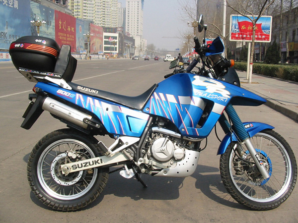 [贴图]长途越野车，穿越时空的战马！