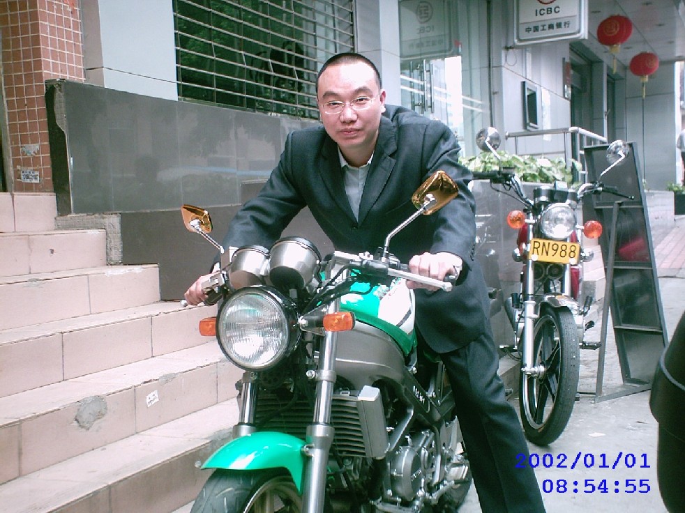 这部车有没有兄弟喜欢？九九成新的车，可惜是双缸的，否则--拿下了