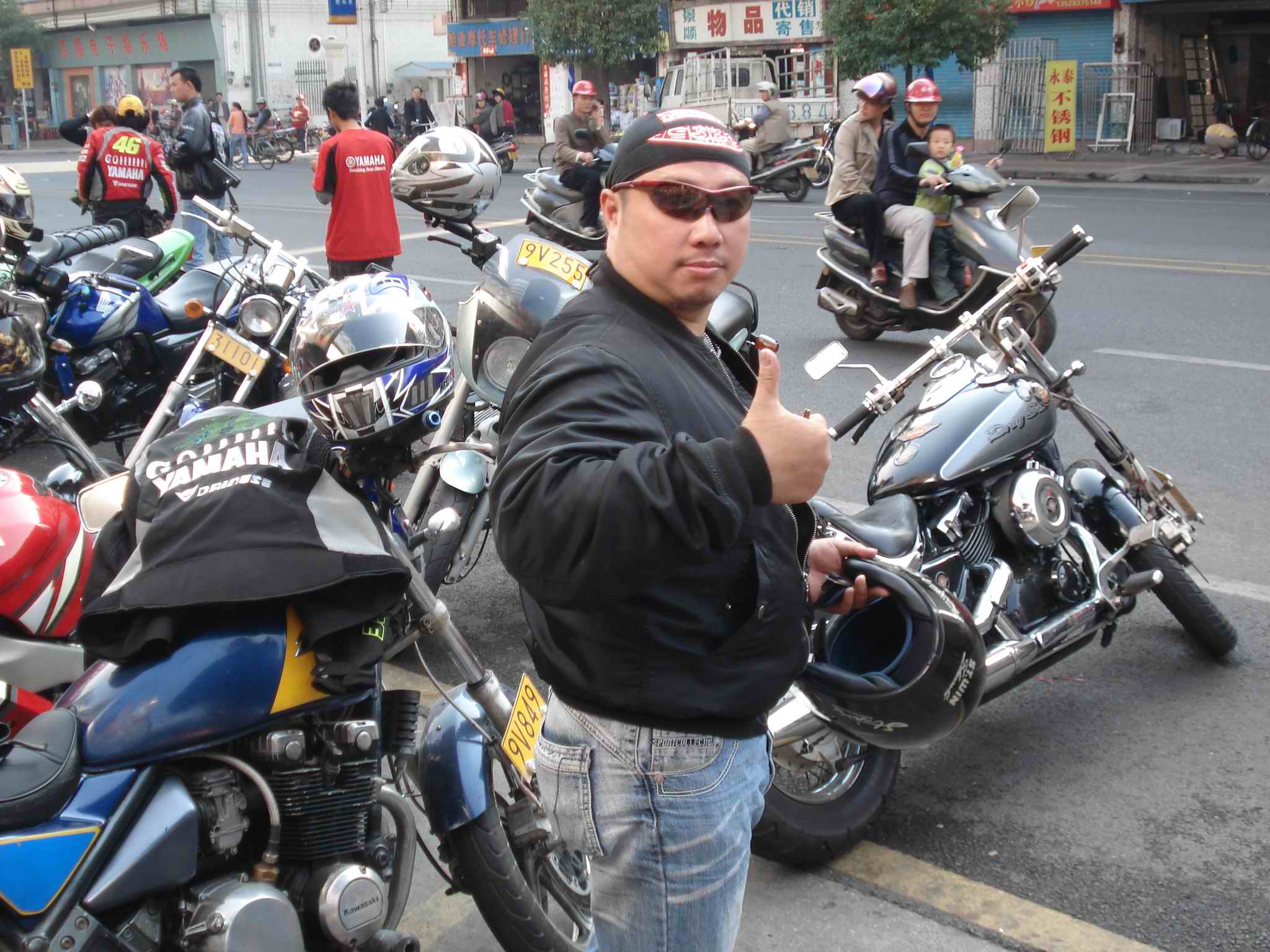 M2与KT 应雅哈马邀请,游街街...