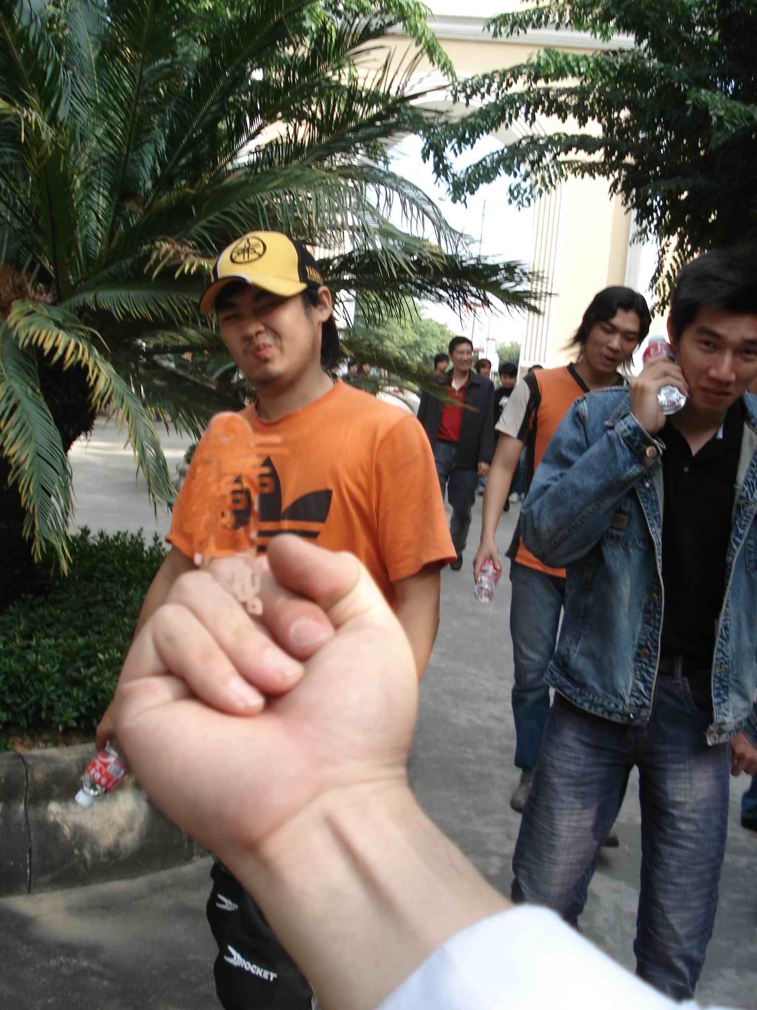 M2与KT 应雅哈马邀请,游街街...