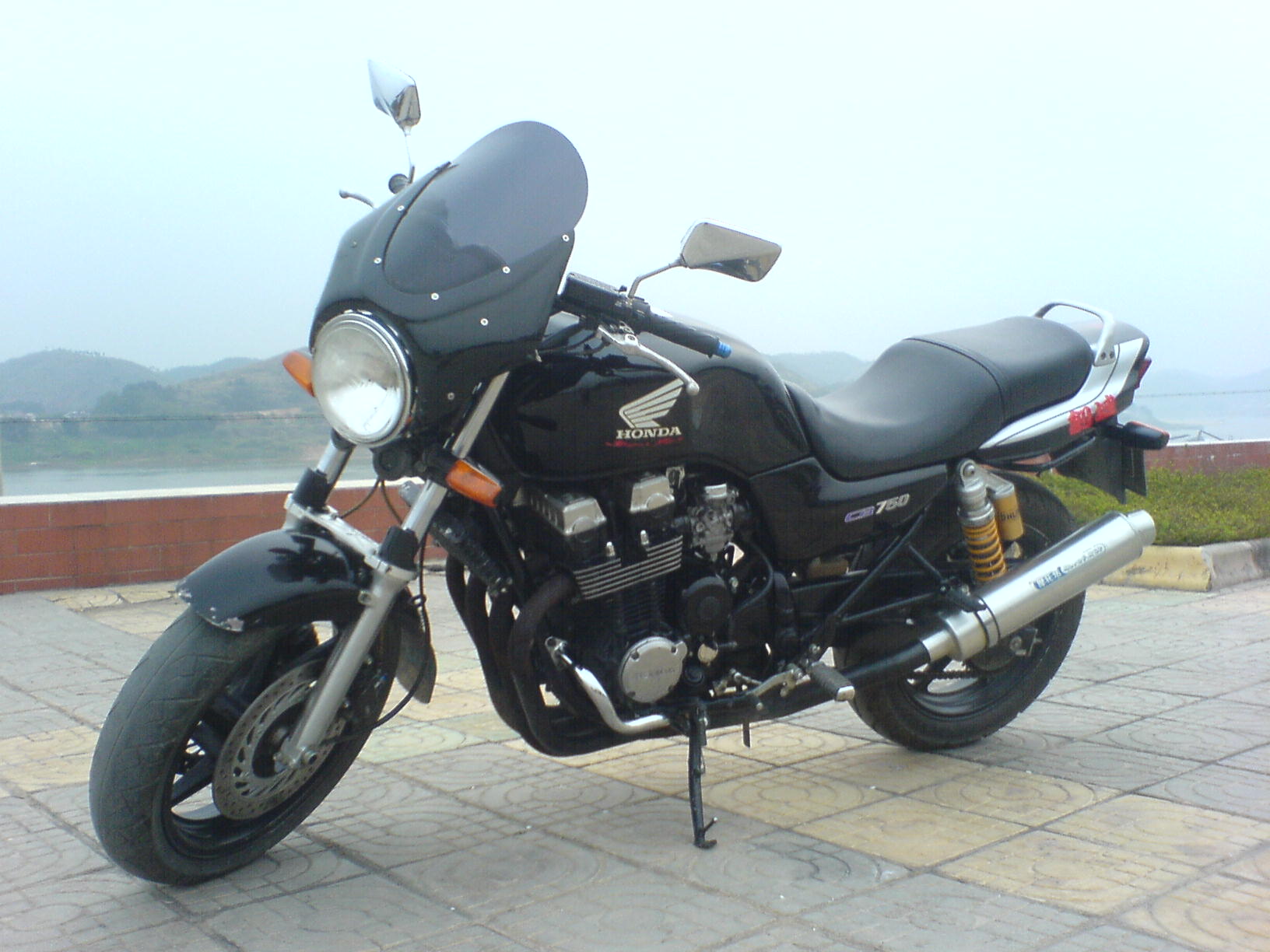[原创]云浮郁南转让９５ＣＢ７５０手续齐全１５０００元