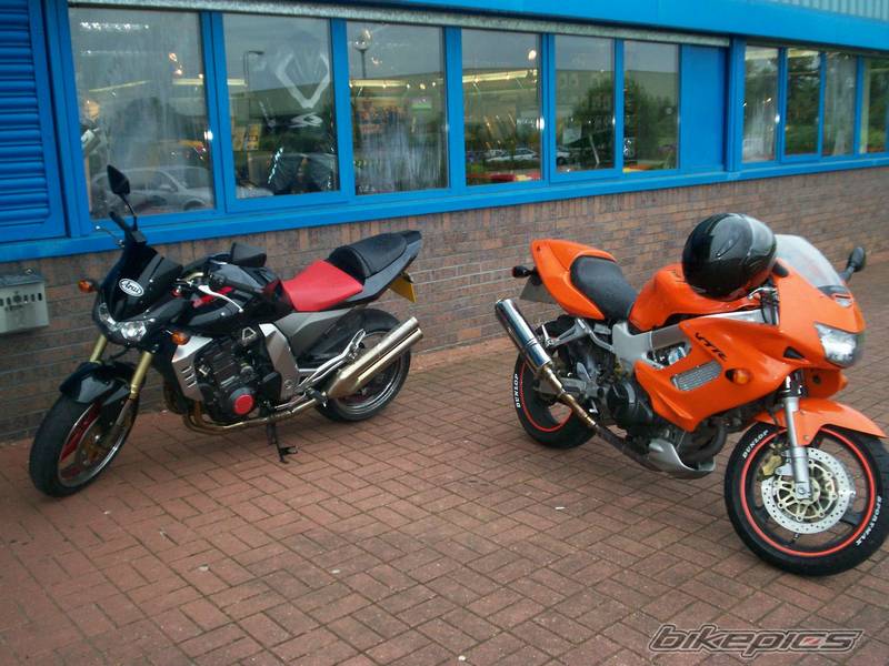 各式各样的HONDA VTR1000F！！