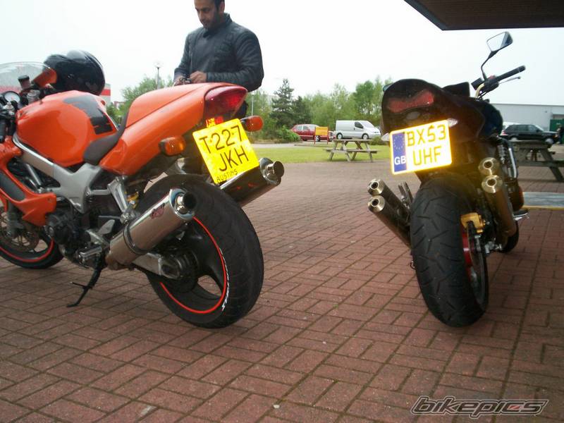 各式各样的HONDA VTR1000F！！