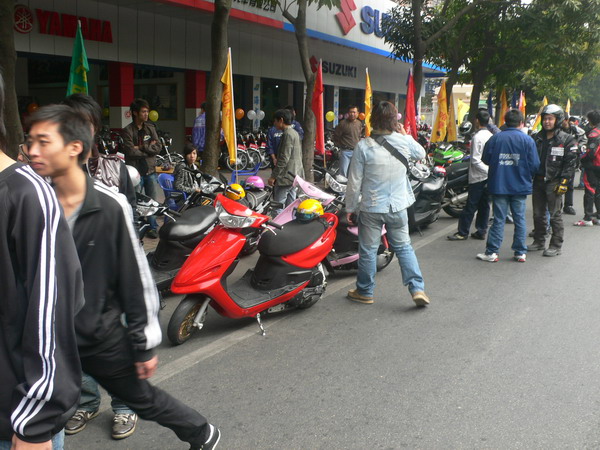 M2与KT 应雅哈马邀请,游街街...