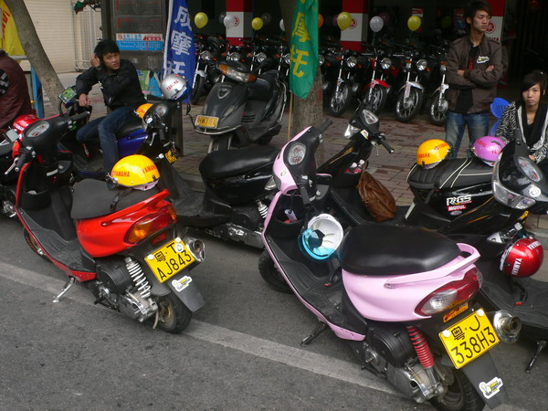 M2与KT 应雅哈马邀请,游街街...