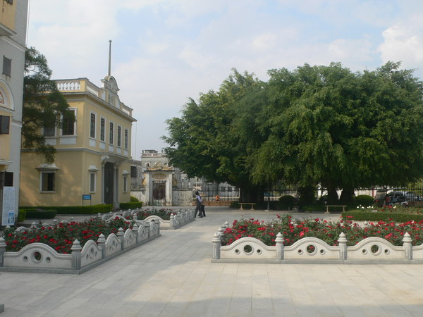 M2与KT 应雅哈马邀请,游街街...