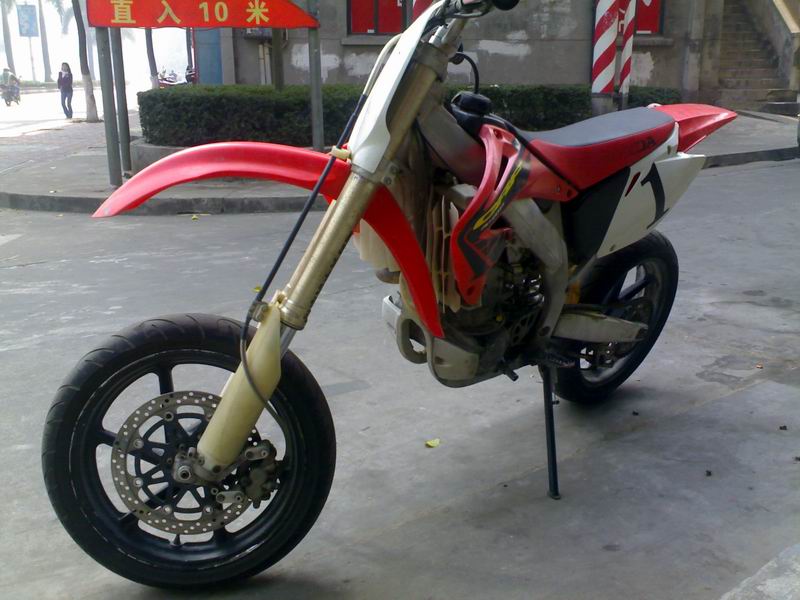 鹤山车友激改CRF450滑胎车出售2.5W可刀加送原装车古越野胎