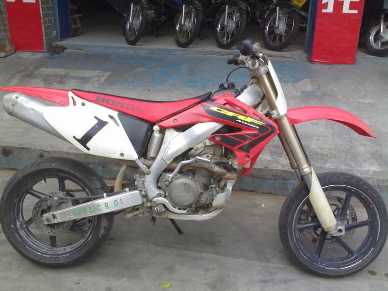 鹤山车友激改CRF450滑胎车出售2.5W可刀加送原装车古越野胎
