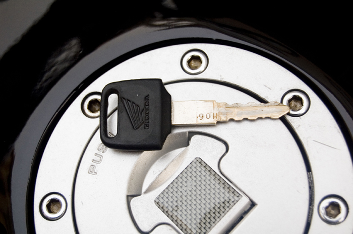 桂林代友18500元卖98CB400