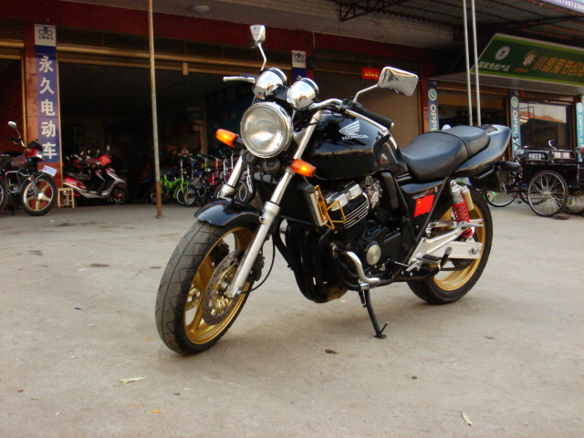 湖南极品水货 95CB400 14000块。真牌真档