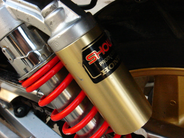 湖南极品水货 95CB400 14000块。真牌真档