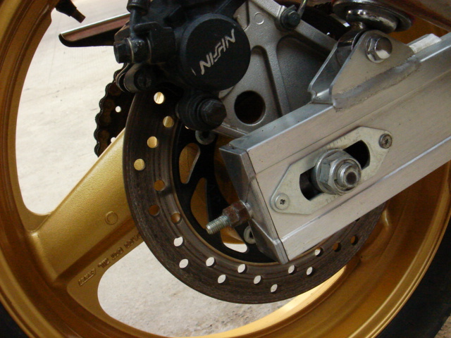 湖南极品水货 95CB400 14000块。真牌真档