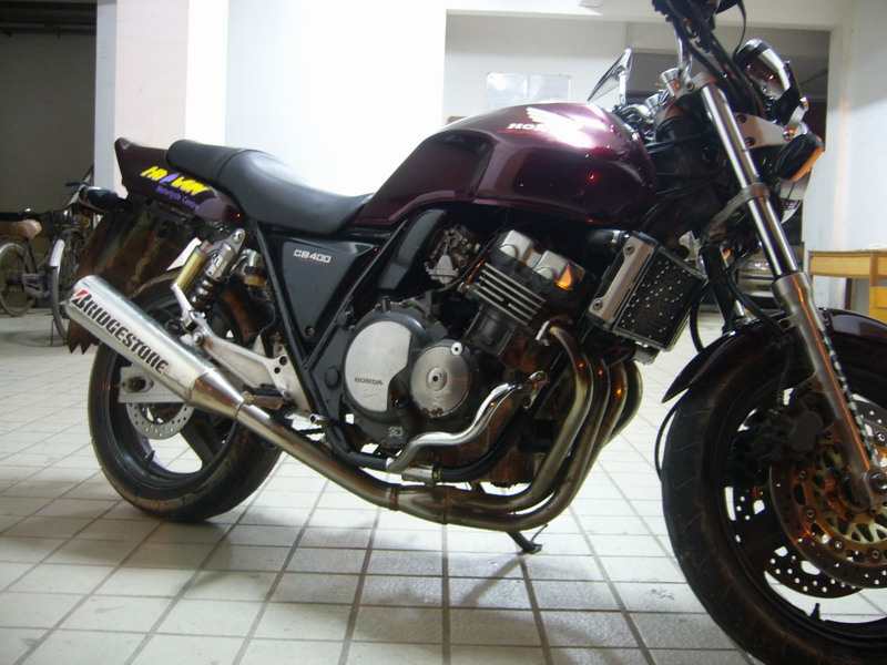 广州海珠区出售94CB400,9000元.