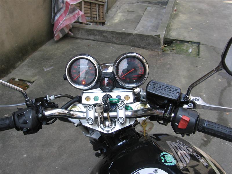 福建福安16800RMB出98款CB400或换车