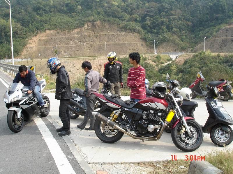 [贴图]与新塘俗称"豪迈党"初次上冒峰山,路面一流,弯路更爽!!