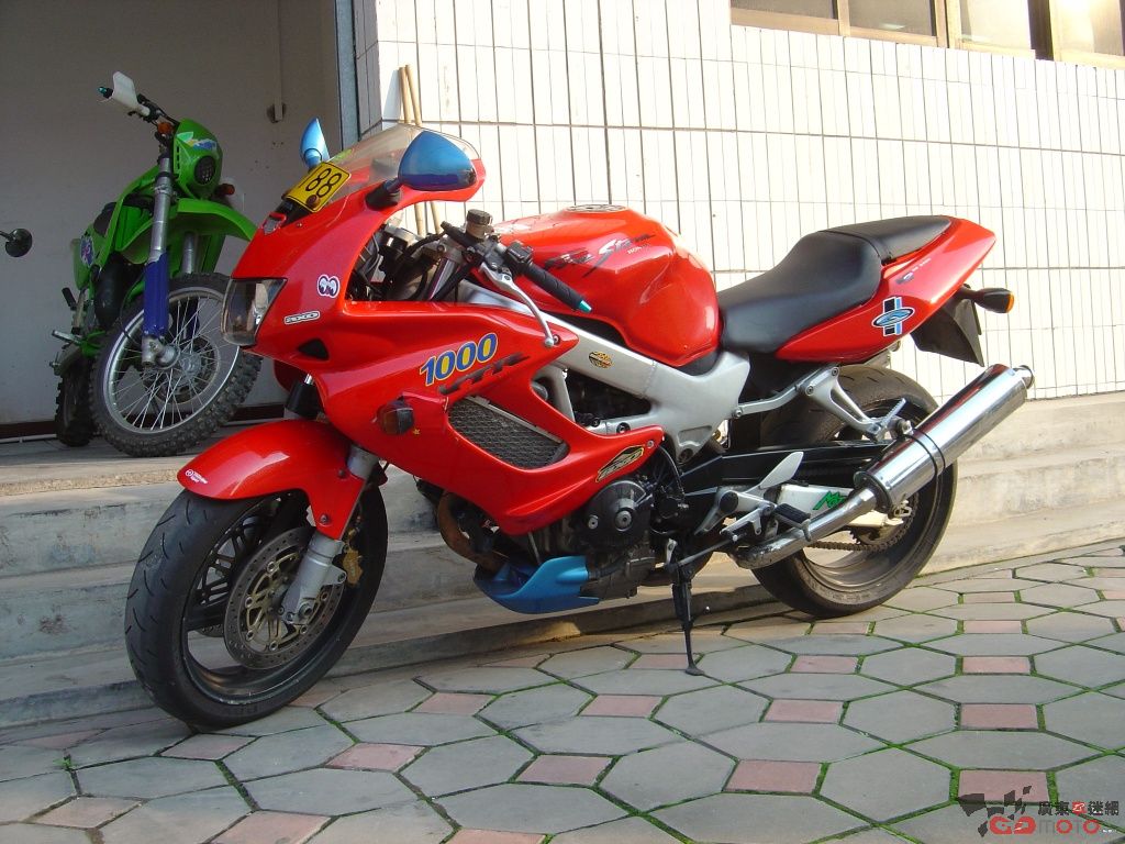 中山2万3出售98本田VTR1000