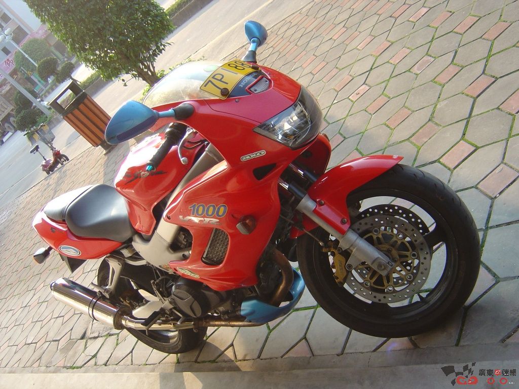 中山2万3出售98本田VTR1000