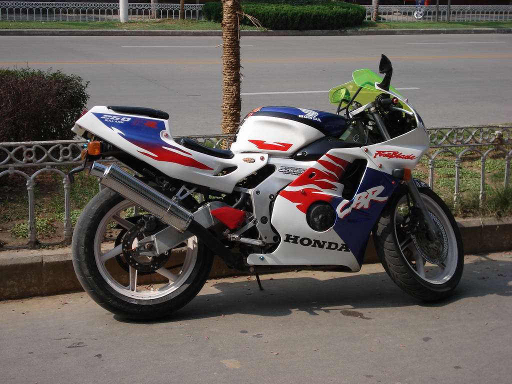 紧急求够HONDA CBR22配件````````