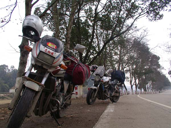 2車3人2800公里來回湖南張家界
