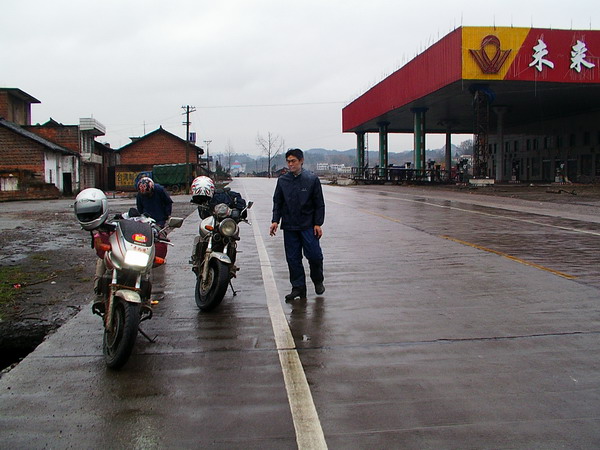 2車3人2800公里來回湖南張家界