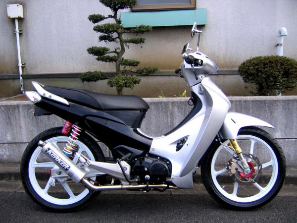 人妖  ＷＡＶＥ１２５ 改装