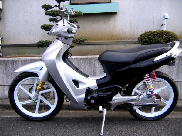 人妖  ＷＡＶＥ１２５ 改装