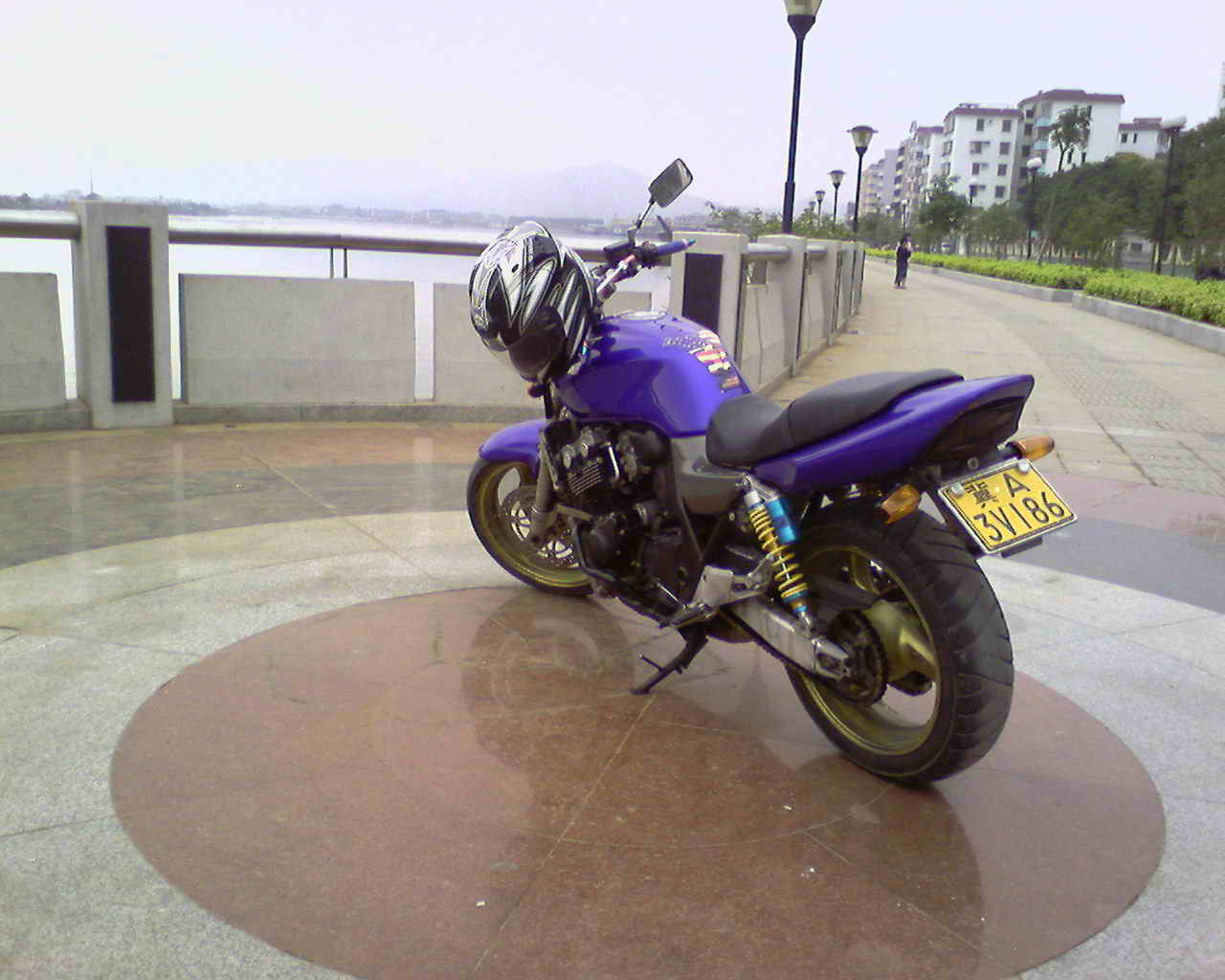 发两张我的02~FZ1000听讲叫“战神”的欣赏一下。。