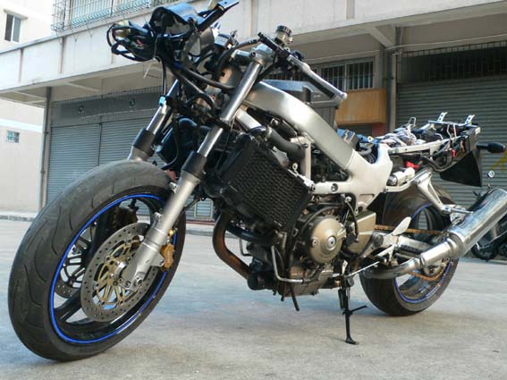 江门29800出售自用03VTR1000F！