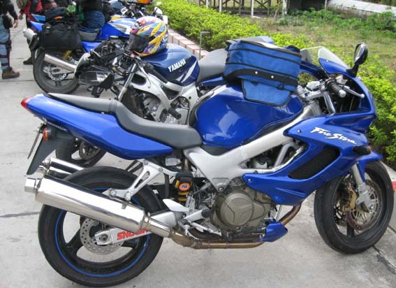 江门29800出售自用03VTR1000F！