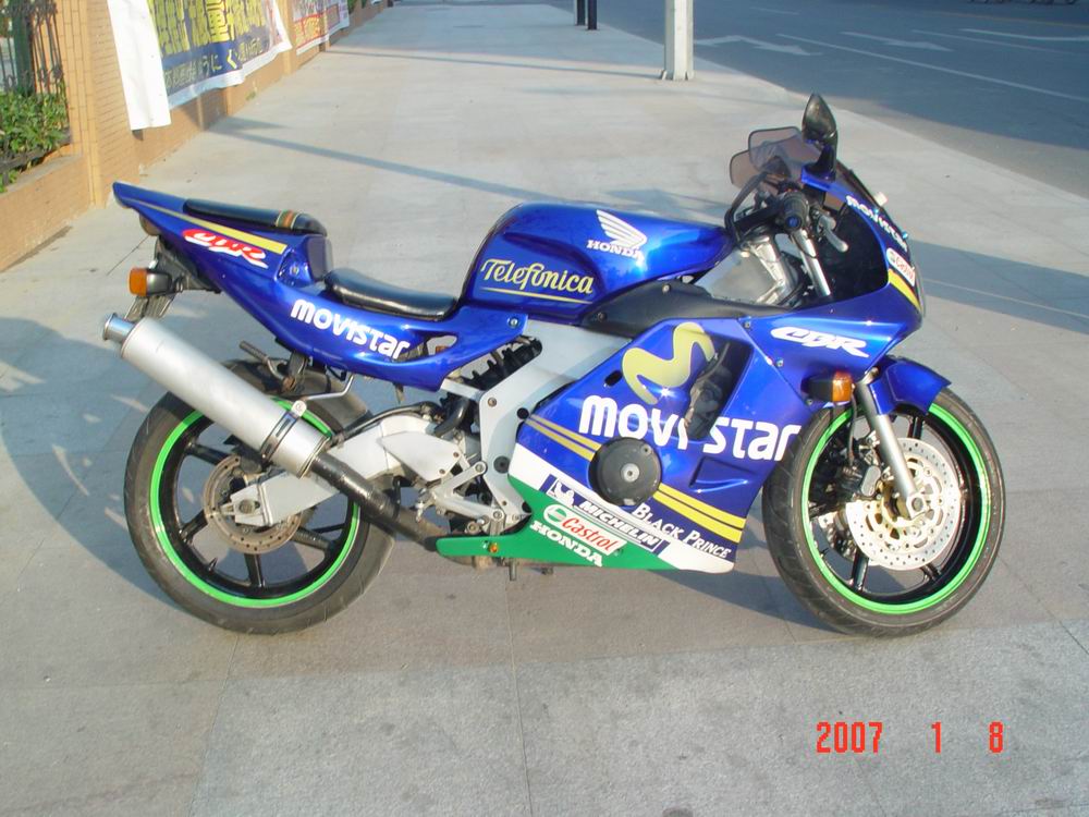 东莞8000元出售本田CBR22