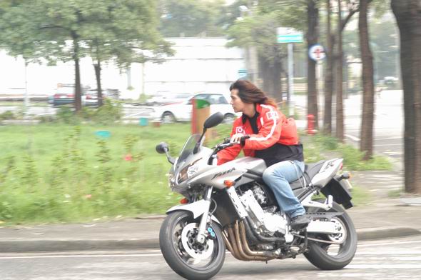 发两张我的02~FZ1000听讲叫“战神”的欣赏一下。。