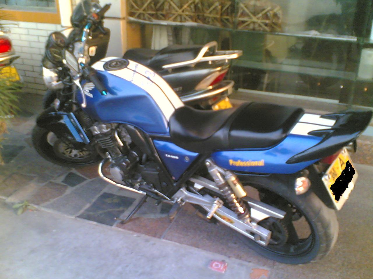 江门开平出售94CB400，机头精神，车容好，全车电路正常，河北坚牌坚证，审到08年12月。9800元，