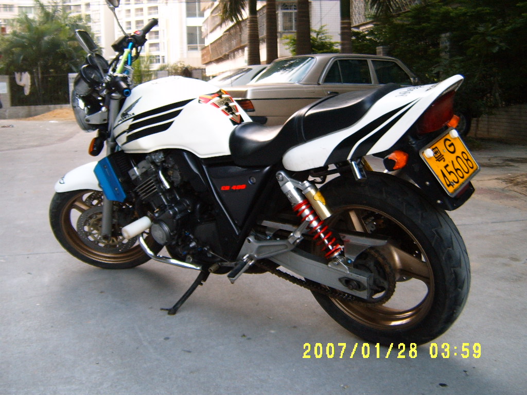 湛江地区9300出售精神CB400>>