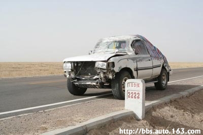 一辆纯国产的富奇二驱越野车，为了测试下车的性能没上牌就上西藏