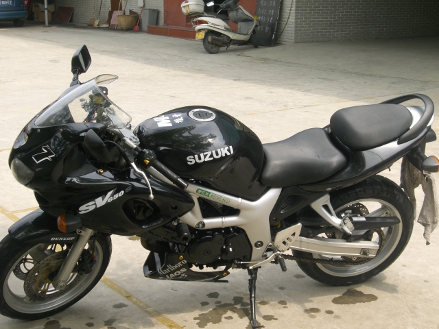 江门２１０００元卖99年SV650S~~~